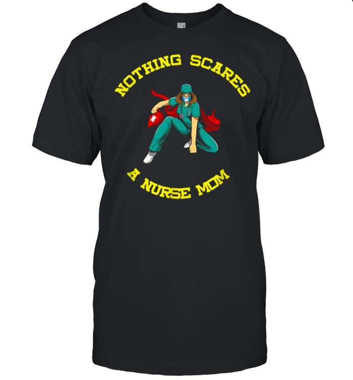 Nurse Mom Nothing Scares Me I Mother´s Day  Classic Men's T-shirt