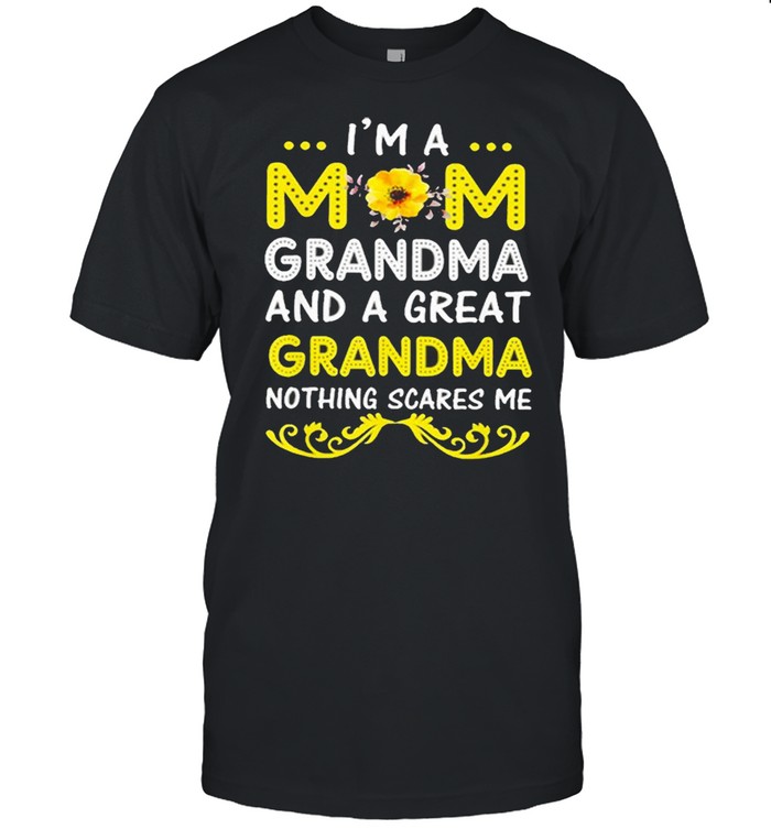 I’m A Mom Grandma And A Great Grandma Nothing Scares Me  Classic Men's T-shirt