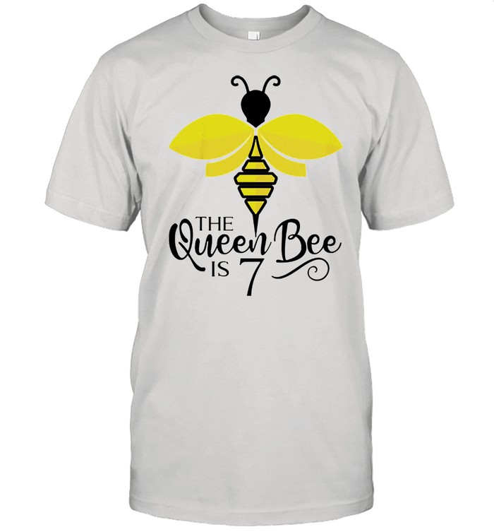 Kids 7th birthday the queen bee is 7 years old bumblebee shirt Classic Men's T-shirt