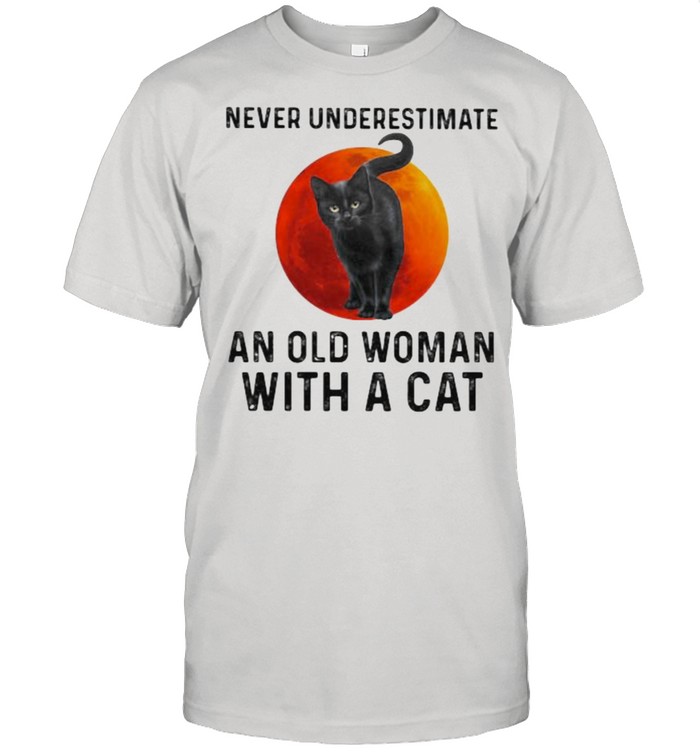 Never Underestimate An Old Woman With A Cat Blood Moon  Classic Men's T-shirt