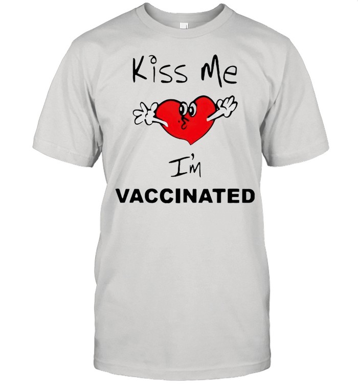 Kiss me Im vaccinated shirt Classic Men's T-shirt