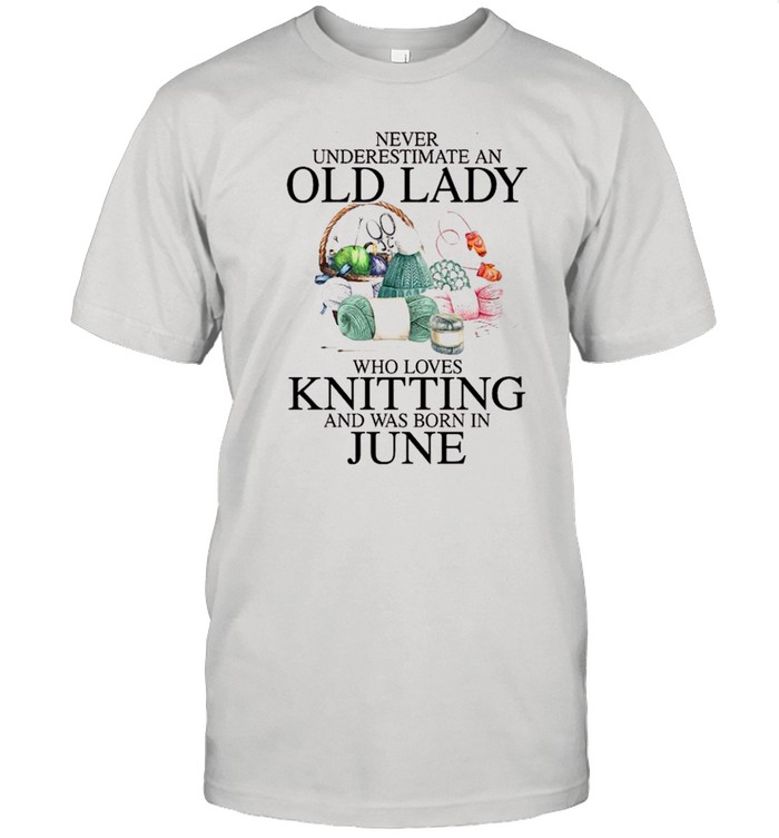 Never underestimate an old lady who loves knitting and was born in june shirt Classic Men's T-shirt