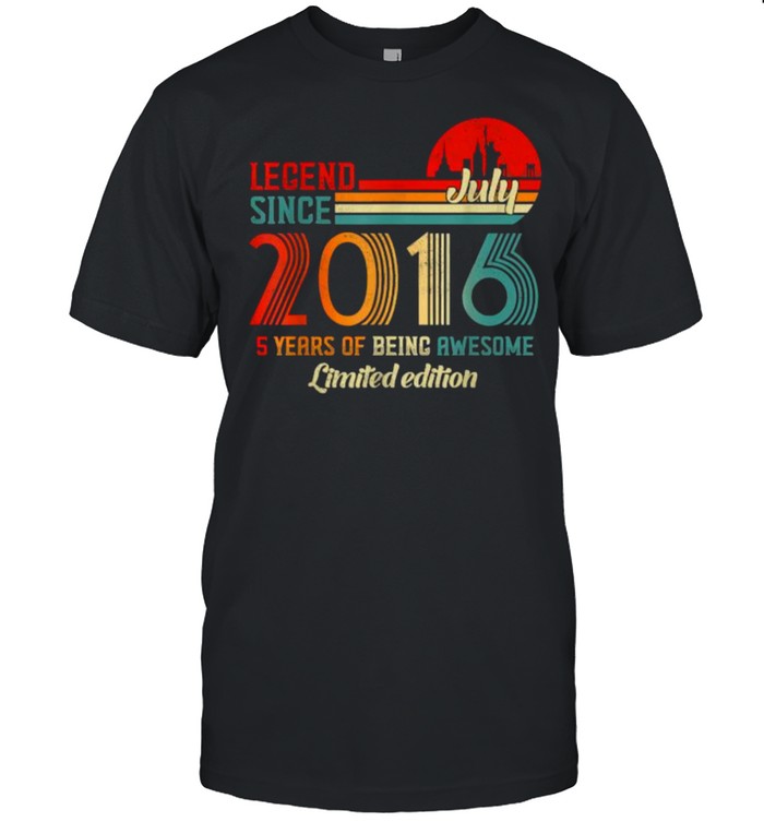 Legend Since July 2016 5 Years Of being awesome limited edition vintage sunset T- Classic Men's T-shirt