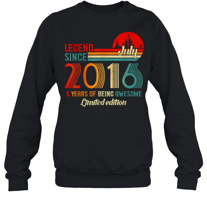 Legend Since July 2016 5 Years Of being awesome limited edition vintage sunset T- Unisex Sweatshirt