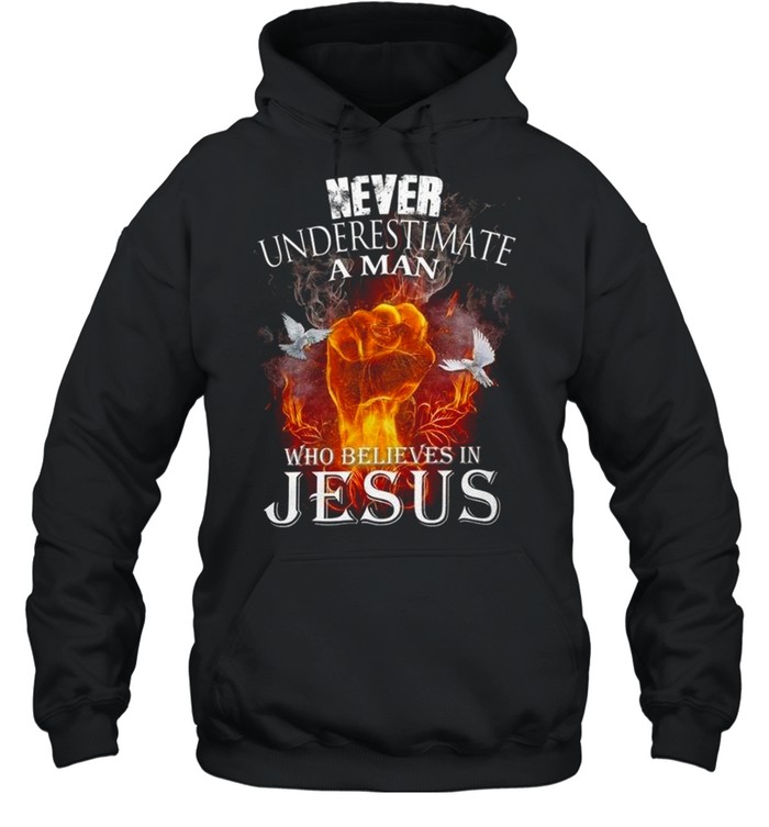 Never underestimate a man who believes in jesus shirt Unisex Hoodie