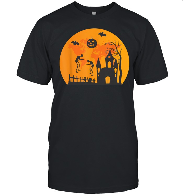 Scary Halloween with Moving Skeletons and Mysterious Castles shirt Classic Men's T-shirt