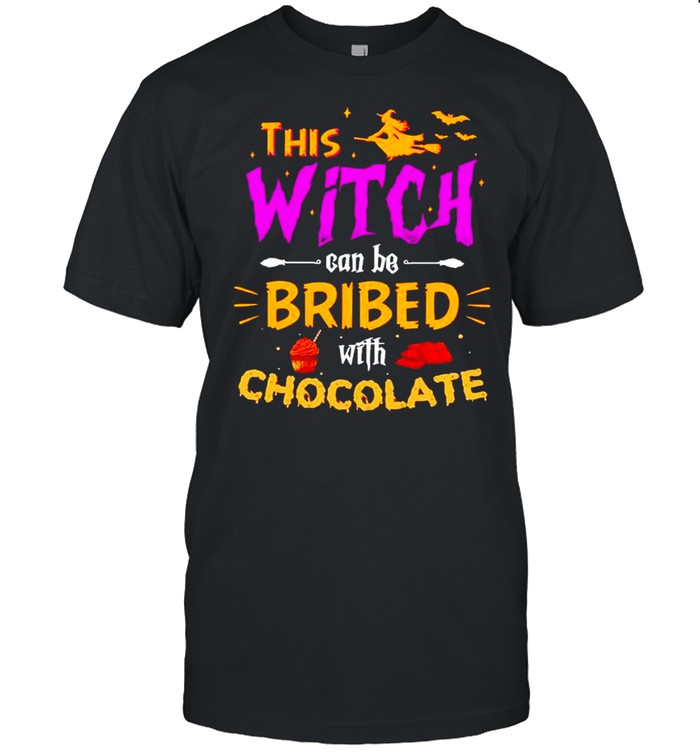 This witch can be bribed with chocolate Halloween shirt Classic Men's T-shirt