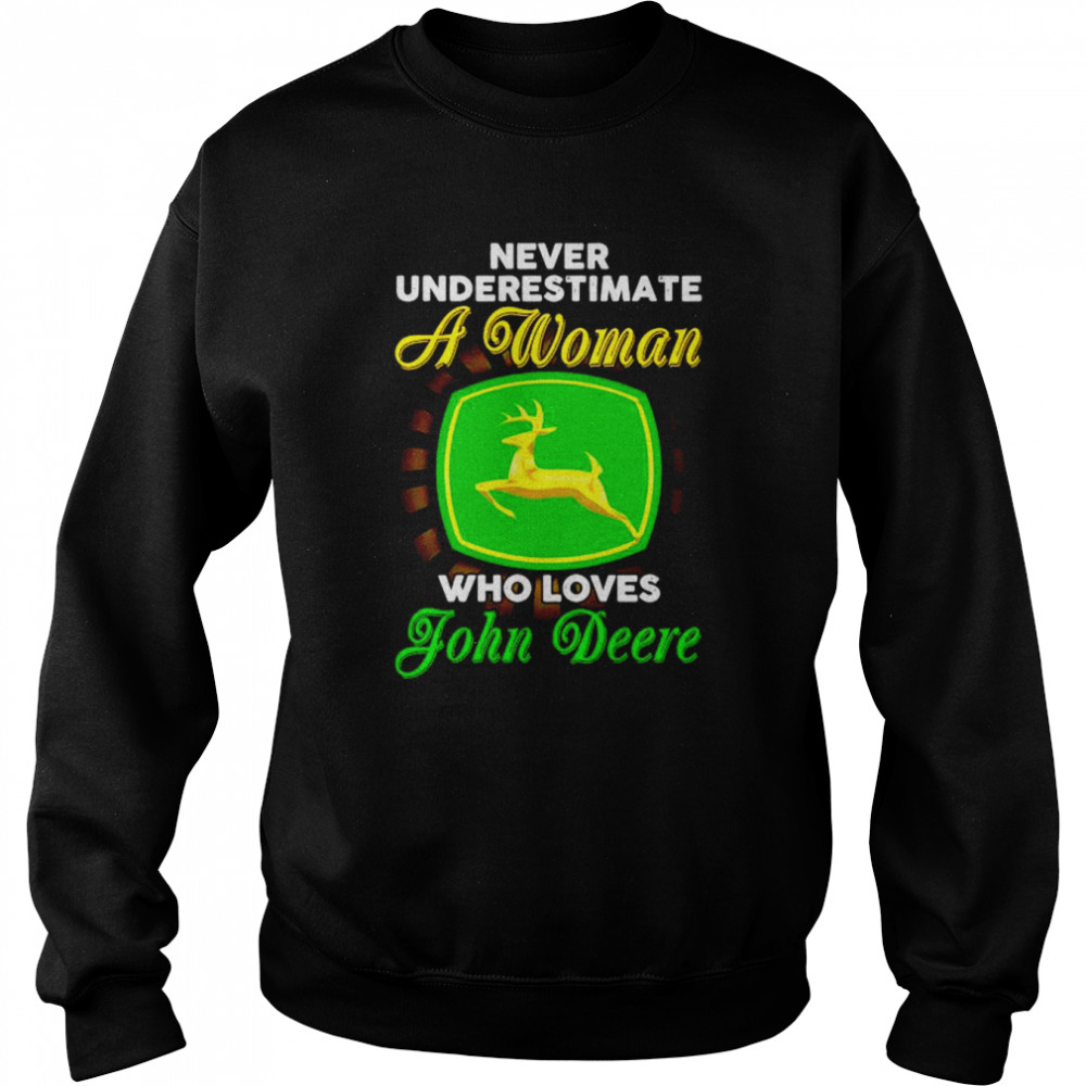 Never underestimate a woman who loves John Deere shirt Unisex Sweatshirt