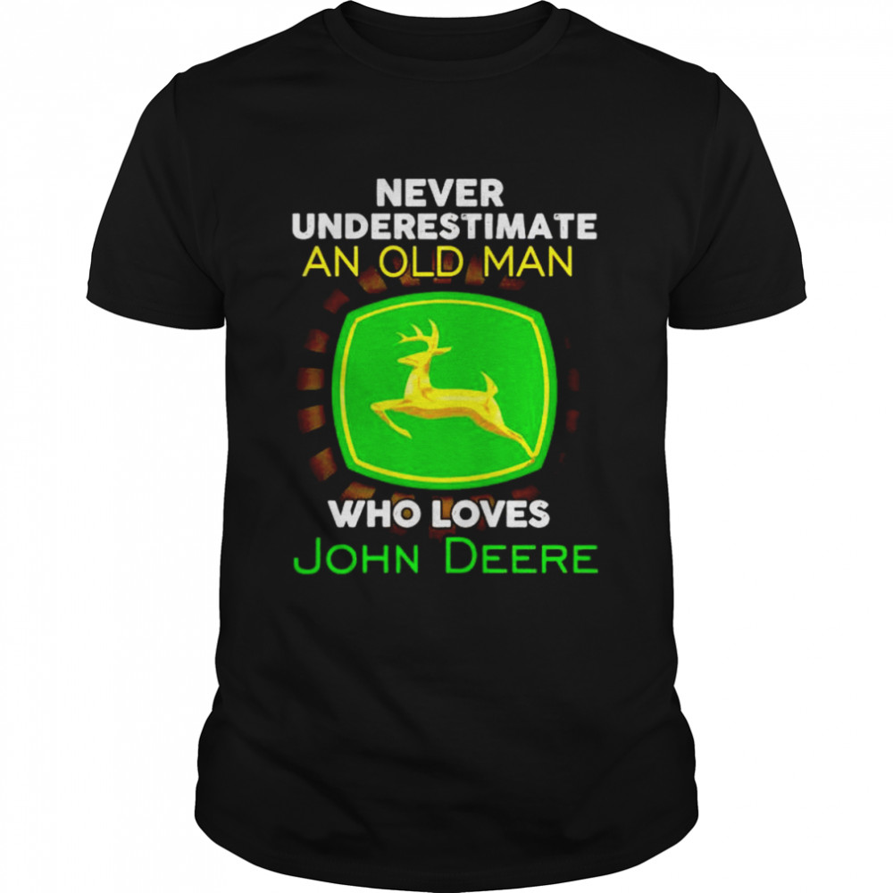 Never underestimate an old man who loves John Deere shirt Classic Men's T-shirt