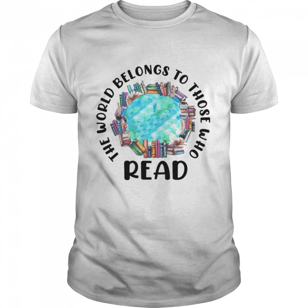 The world belongs to those who read books shirt Classic Men's T-shirt