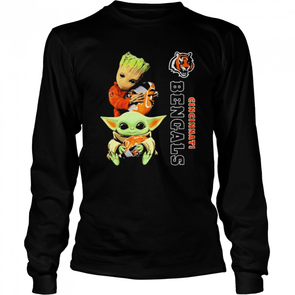 Baby Yoda Hug Cincinnati Bengals Autism Rockin To A Different Tune Shirt