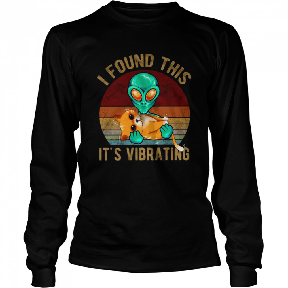 Alien Hug Cat I Found This It’s Vibrating Vintage Long Sleeved T-shirt