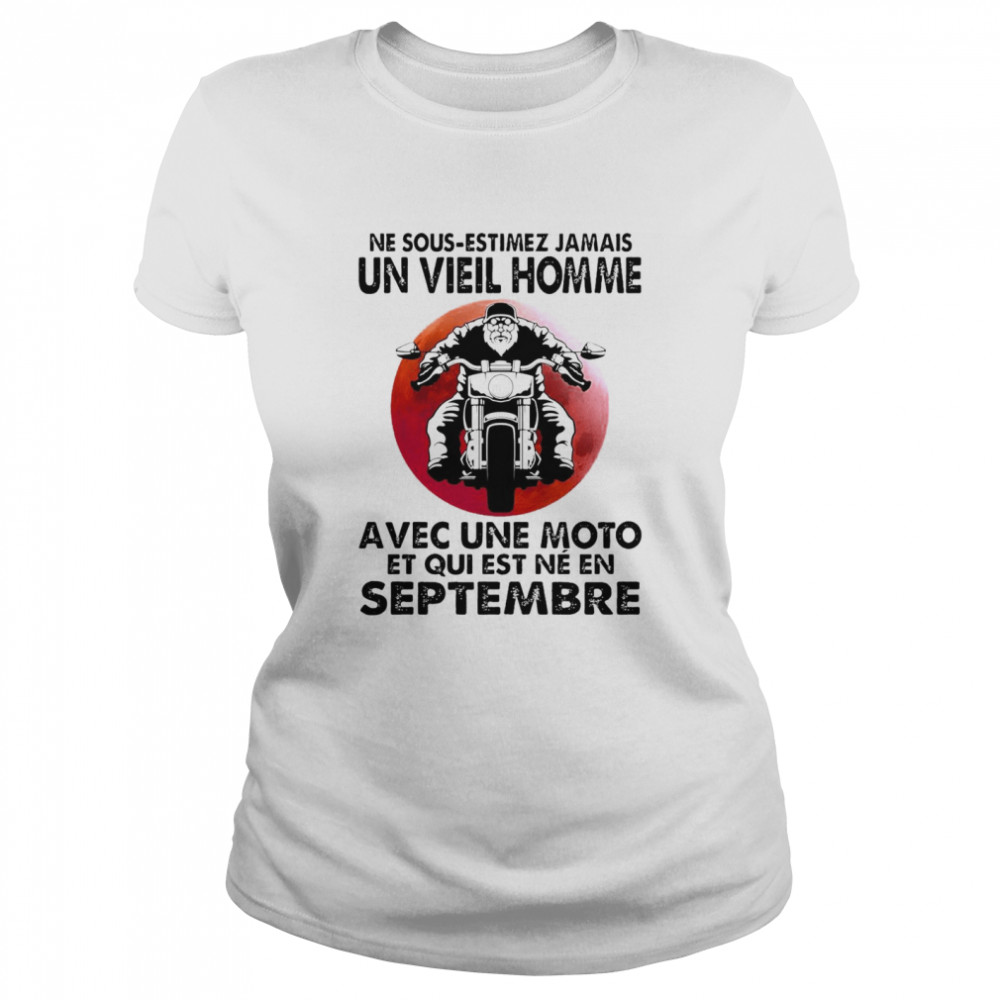 Never Motorcycle Ne Sous Estimez Jamais Avec Une Moto Et Qui Est Ne En Septembre T-shirt Classic Women's T-shirt