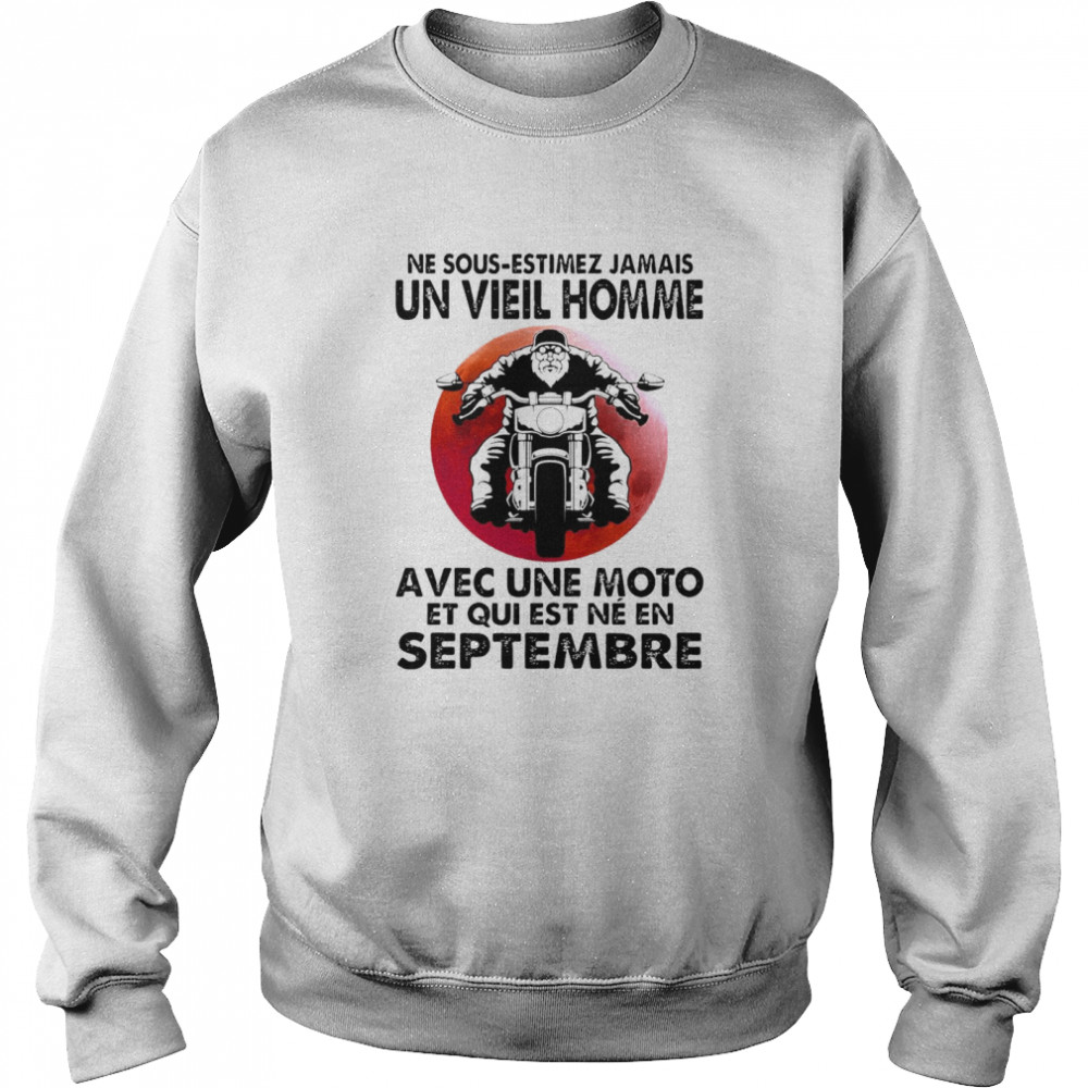 Never Motorcycle Ne Sous Estimez Jamais Avec Une Moto Et Qui Est Ne En Septembre T-shirt Unisex Sweatshirt