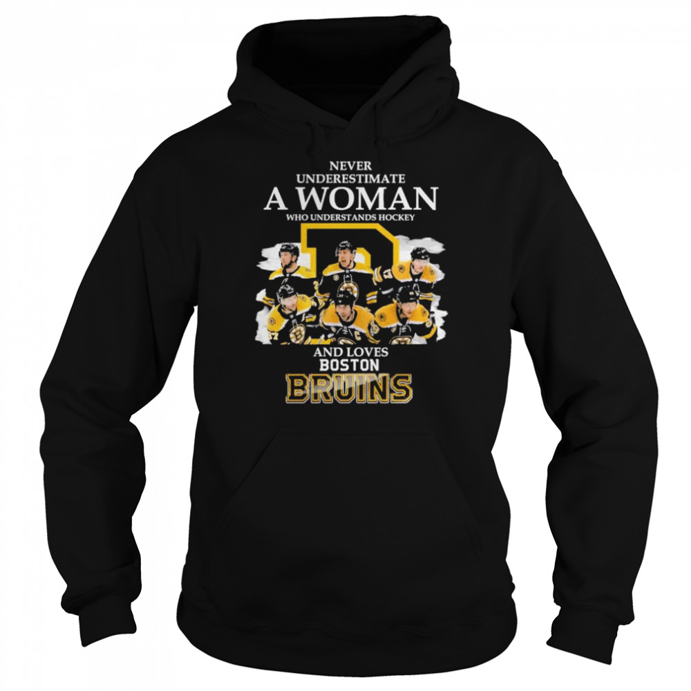 Never underestimate an old woman who understands hockey and loves Bruins shirt Unisex Hoodie