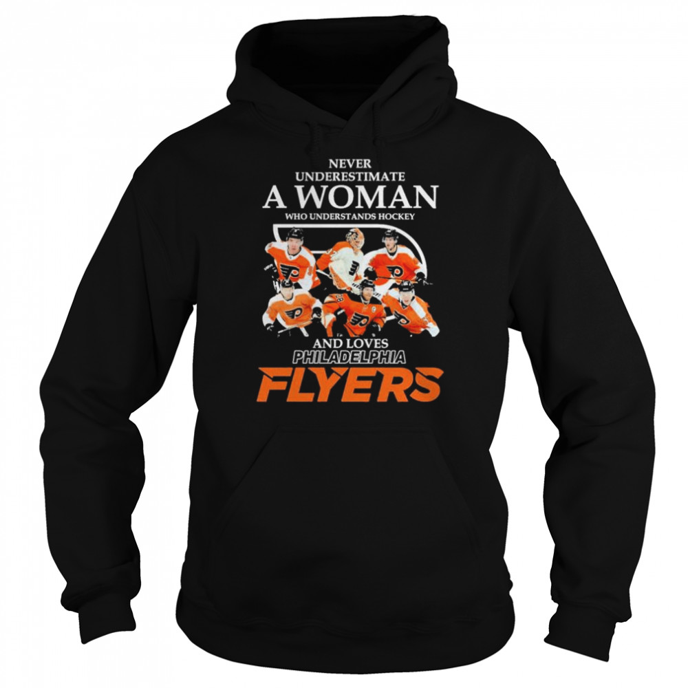 Never underestimate an old woman who understands hockey and loves Philadelphia Flyers shirt Unisex Hoodie