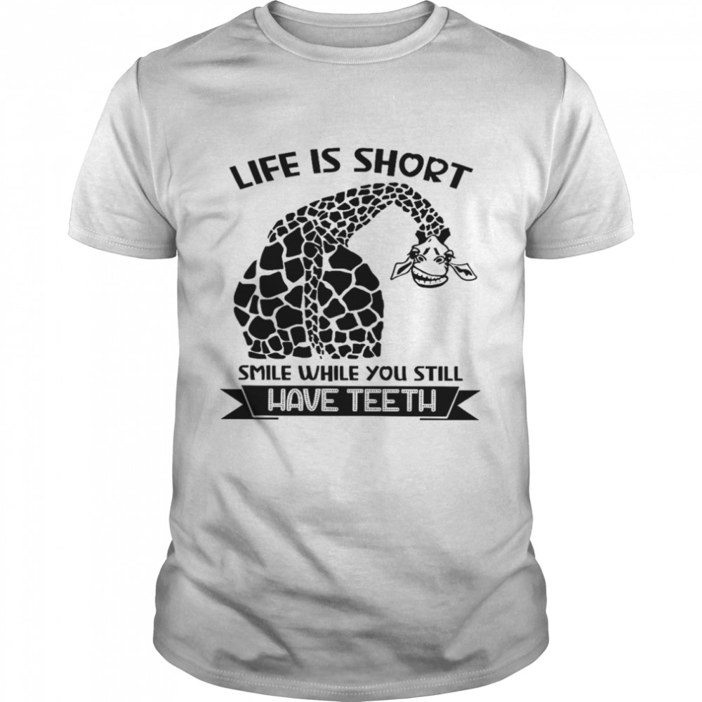Life is short smile while you still have teeth shirt Classic Men's T-shirt