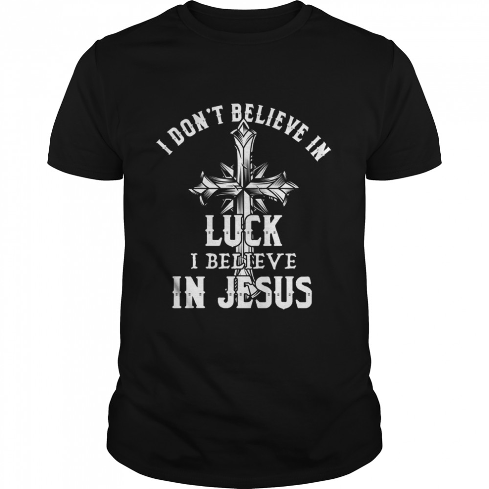 I don’t believe in luck i believe in jesus shirt Classic Men's T-shirt