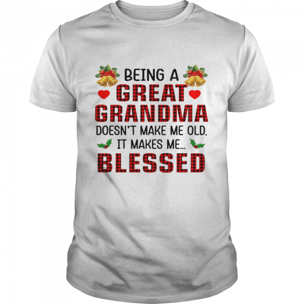 Being a great grandma doesn’t make me old it takes me blessed shirt Classic Men's T-shirt