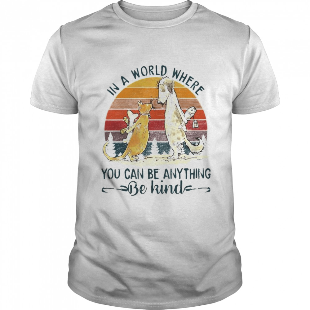 Awesome dog and cat in a world where you can be anything be kind vintage shirt Classic Men's T-shirt