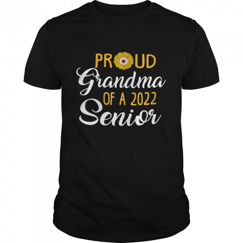 Proud Grandma Of A 2022 Senior Classic Men's T-shirt