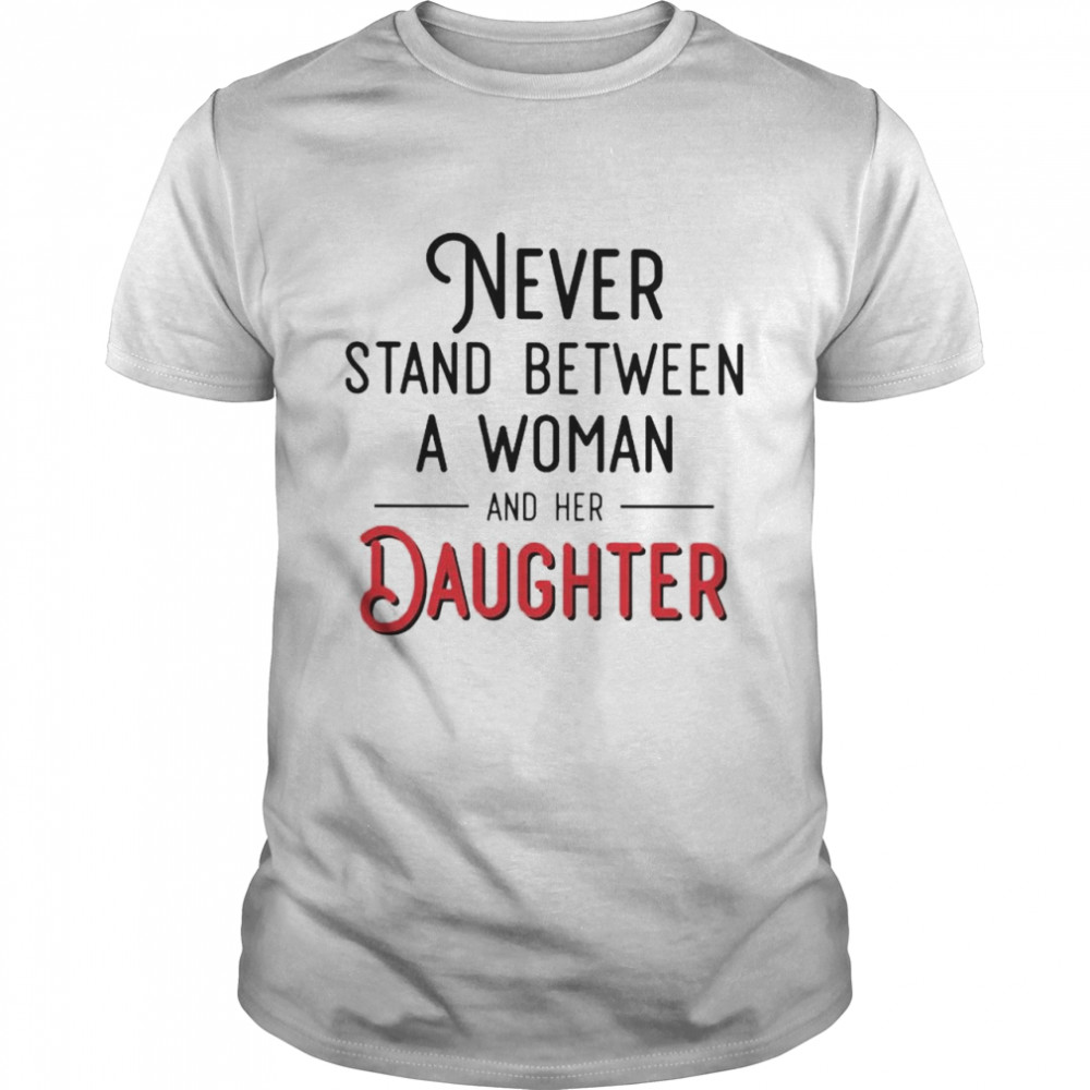 Never stand between a woman and her Daughter shirt Classic Men's T-shirt