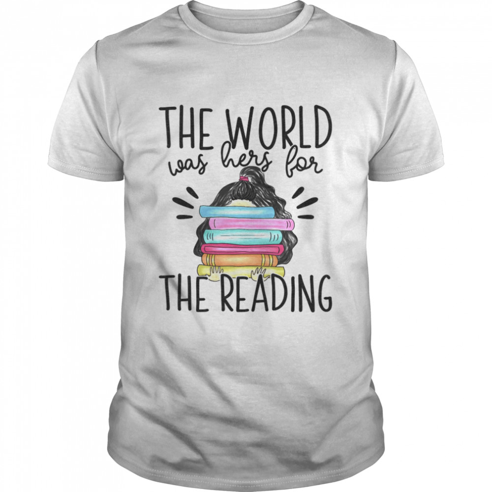 The world was hers for the reading shirt Classic Men's T-shirt