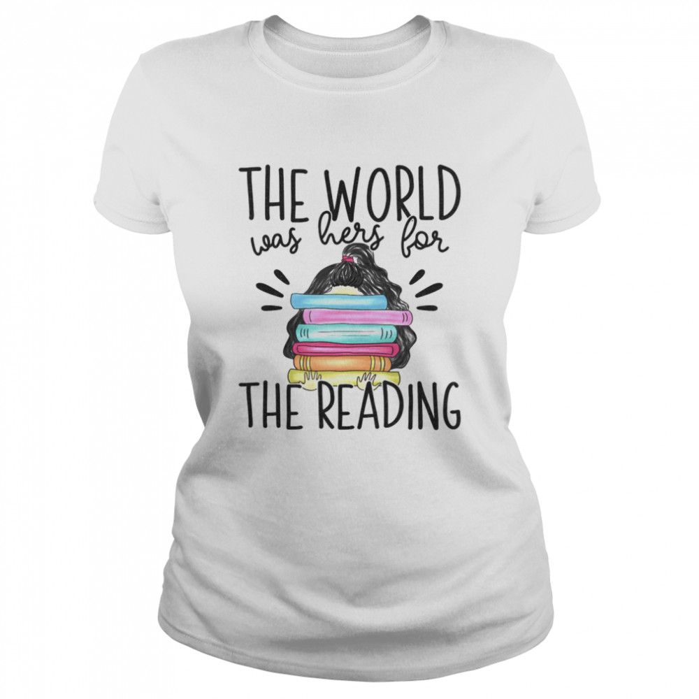 The world was hers for the reading shirt Classic Women's T-shirt