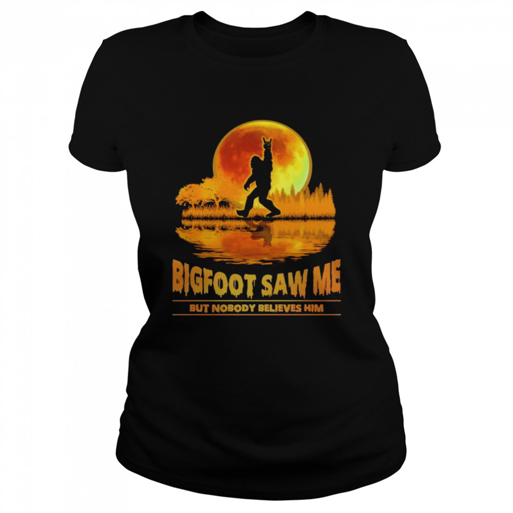 Bigfoot saw me but nobody believes him moon Classic Women's T-shirt