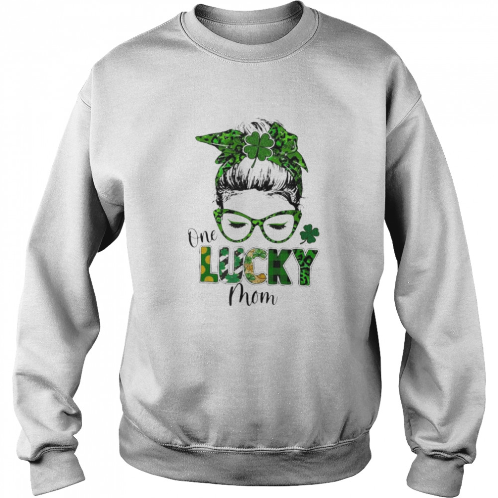 One Lucky Mom Messy Bun Shamrock St Patricks Day shirt Unisex Sweatshirt