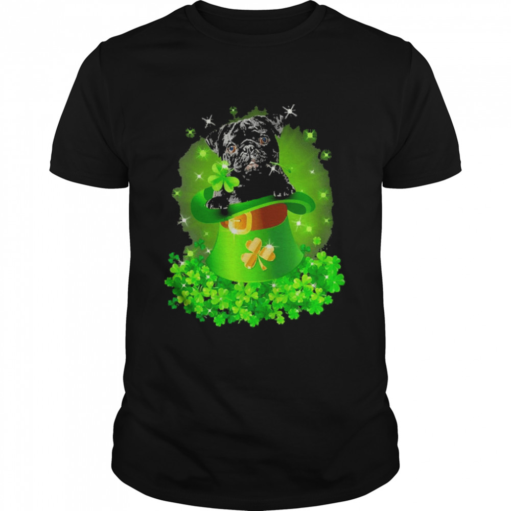 St. Patricks Day Shamrock Lucky Hat Black Pug Dogs Classic Men's T-shirt