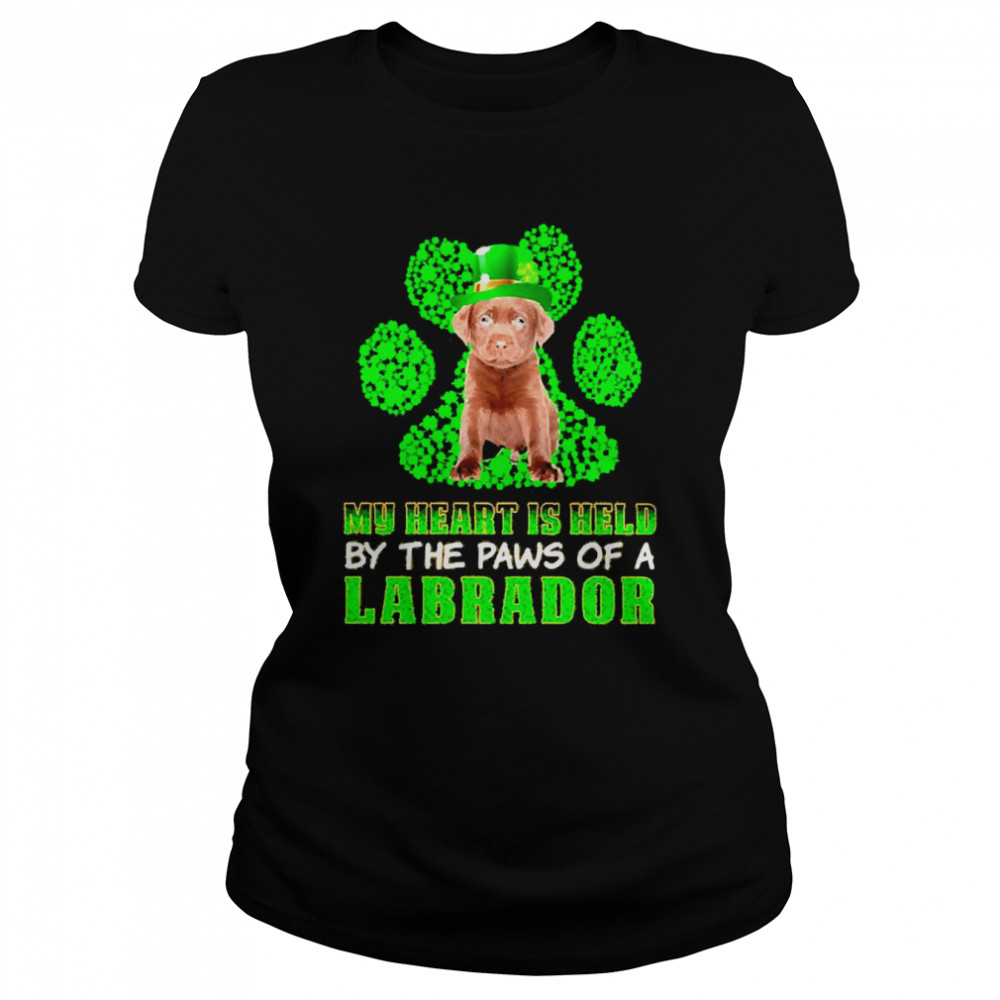 St Patrick’s Day My Heart Is Held By The Paws Of A Chocolate Labrador Classic Women's T-shirt