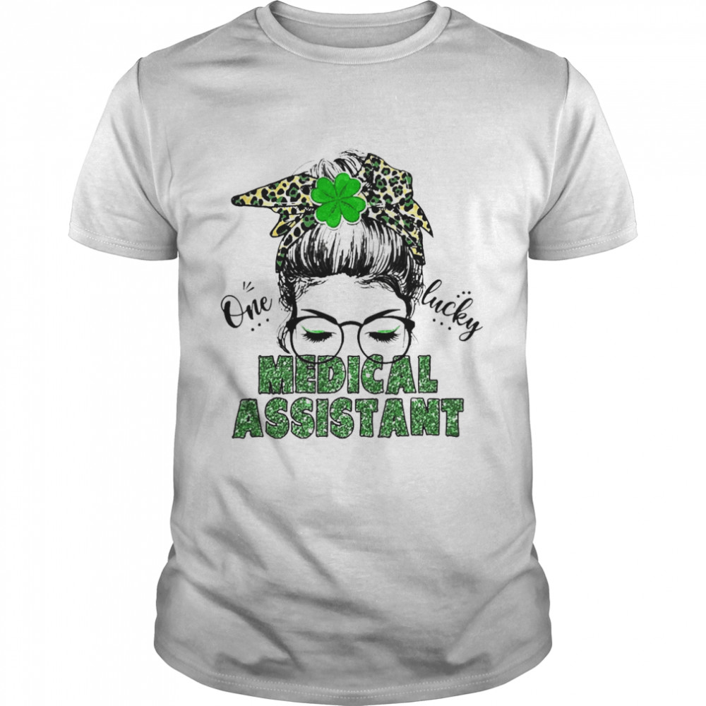 St Patrick Girl One Lucky Medical Assistant  Classic Men's T-shirt