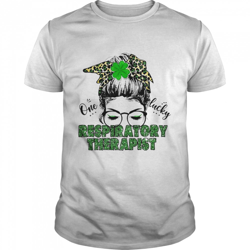 St Patrick Girl One Lucky Respiratory Therapist  Classic Men's T-shirt