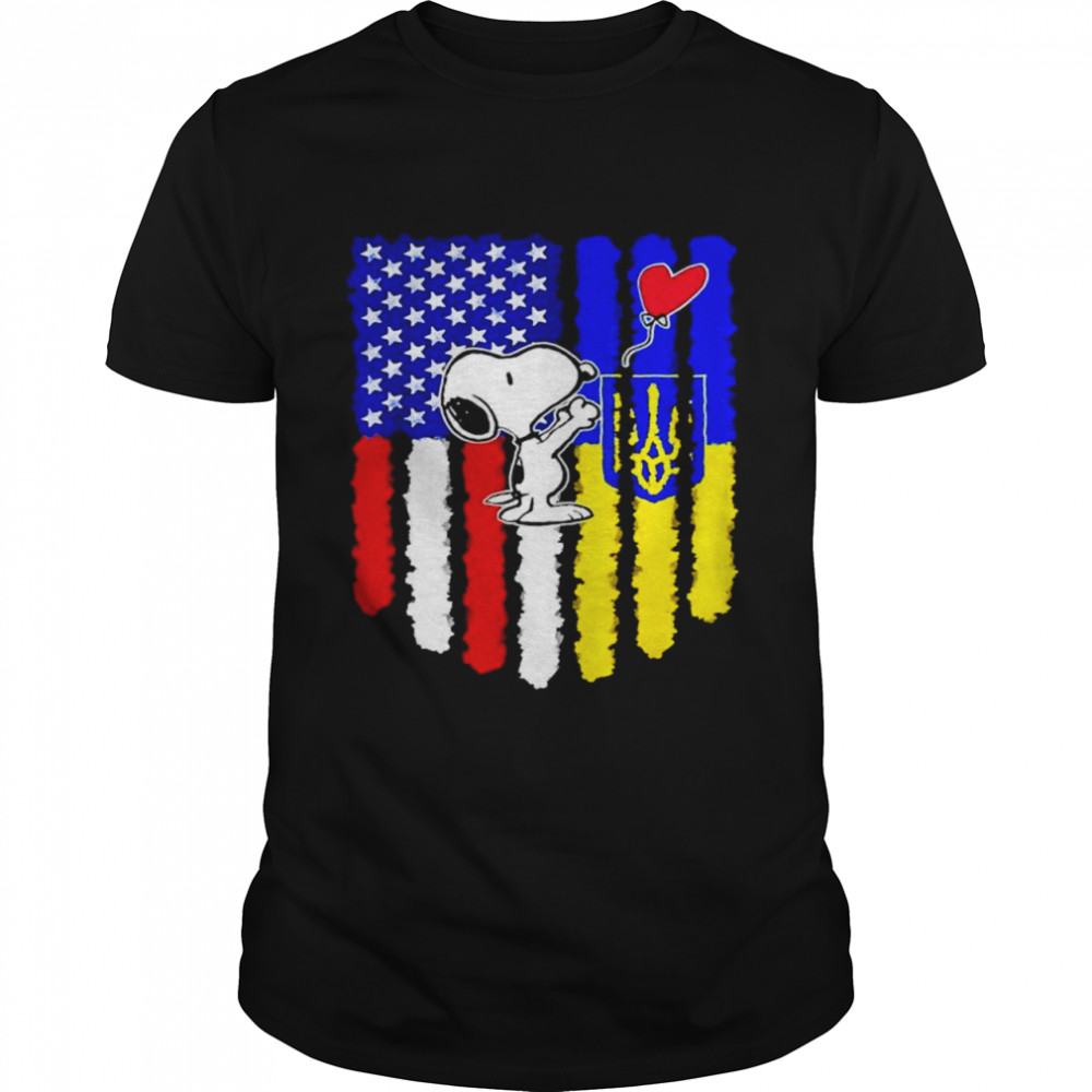 Snoopy heart balloon American and Ukraine flag shirt Classic Men's T-shirt