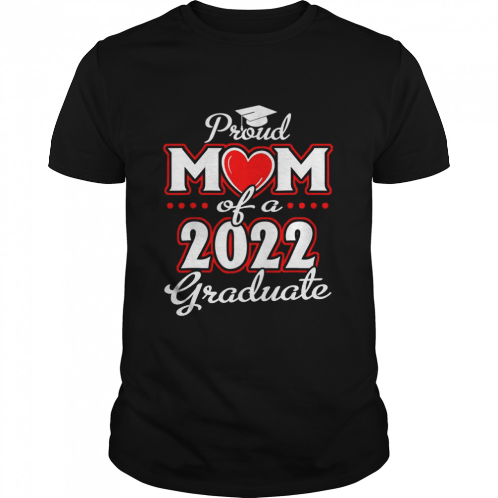 Proud Mom of a Class of 2022 Graduate Senior 22 Heart Family Classic Men's T-shirt