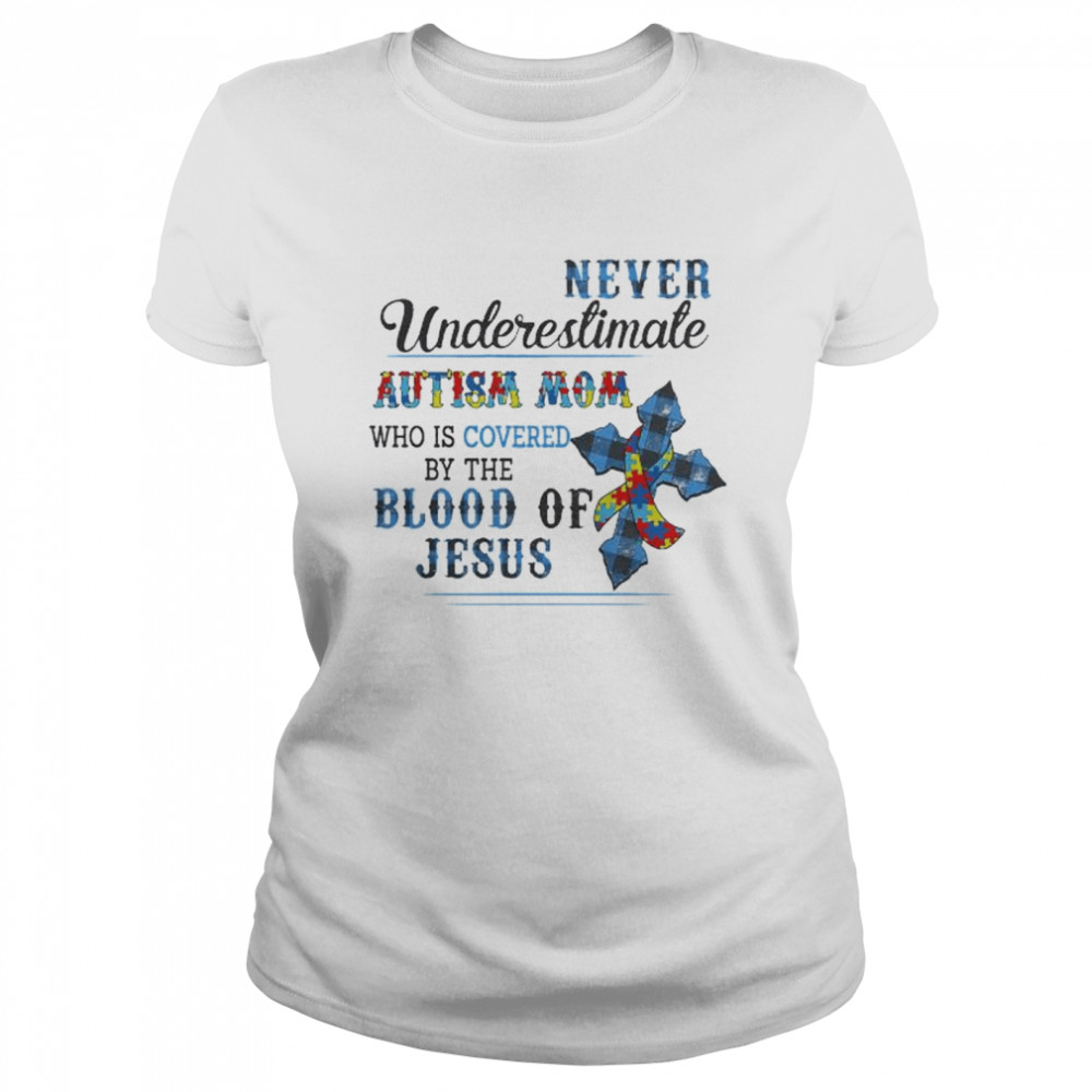 Never underestimate Autism Awareness mom who is covered by the blood of Jesus shirt Classic Women's T-shirt