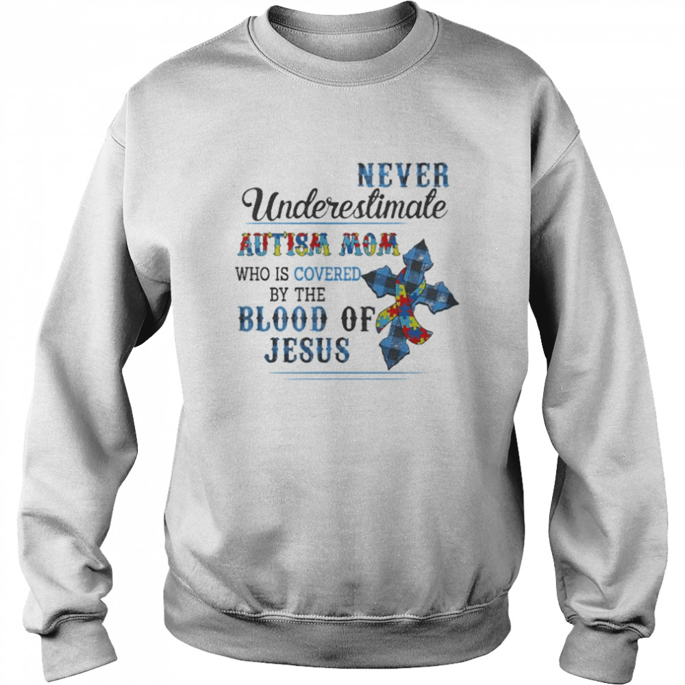 Never underestimate Autism Awareness mom who is covered by the blood of Jesus shirt Unisex Sweatshirt