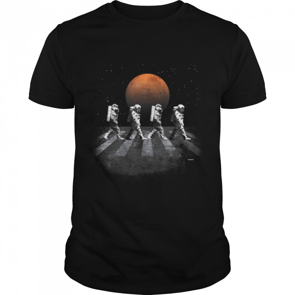 Astronauts in Walking in Space Occupy Mars T- B07PH1SXNC Classic Men's T-shirt