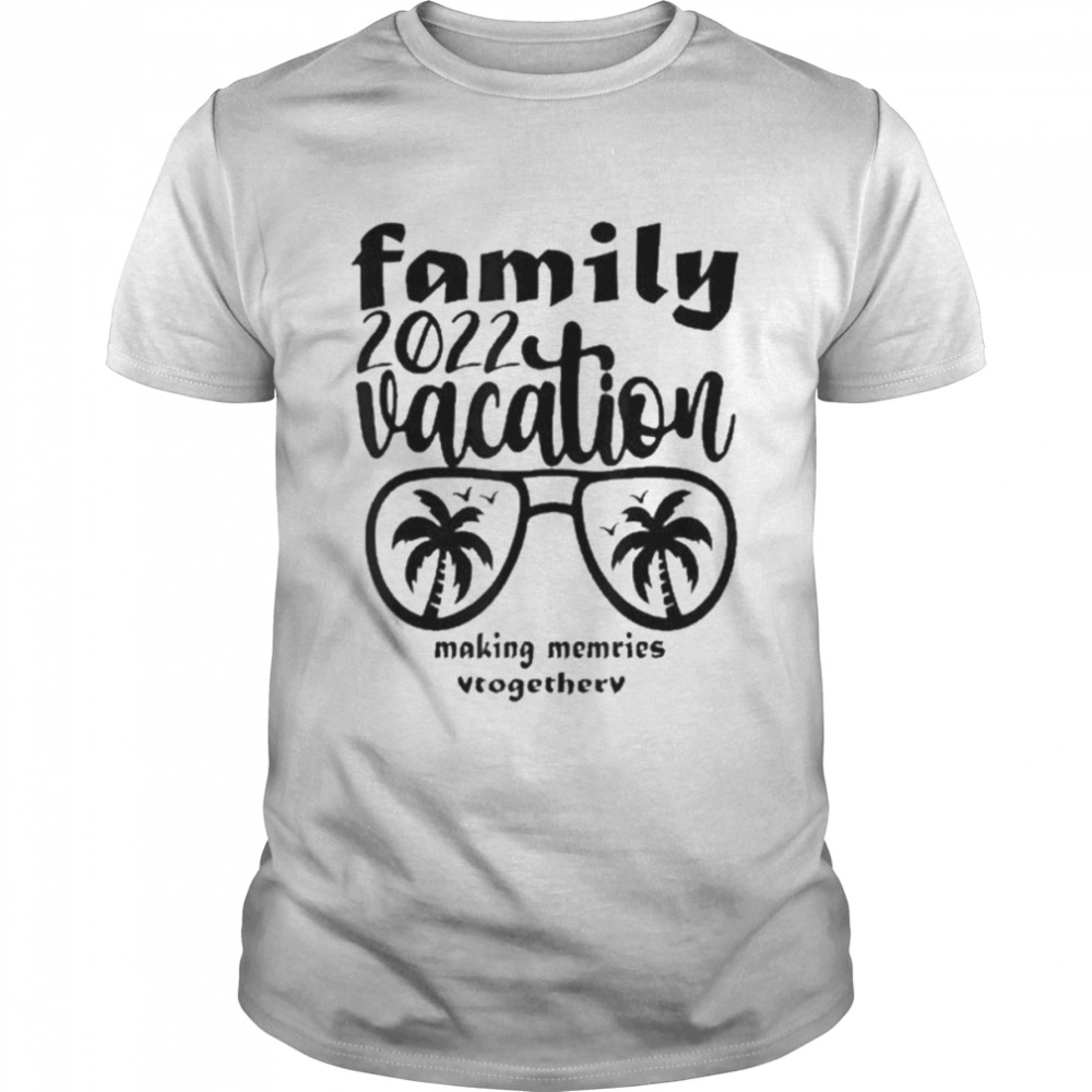 Family Vacation 2022 Making Memories Together Classic Men's T-shirt