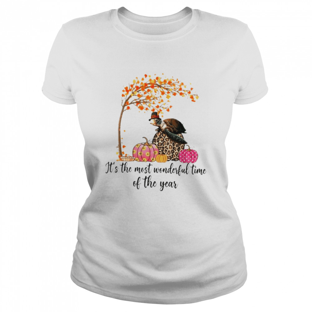 Turtle Autumn it’s the most wonderful world time of the year shirt Classic Women's T-shirt