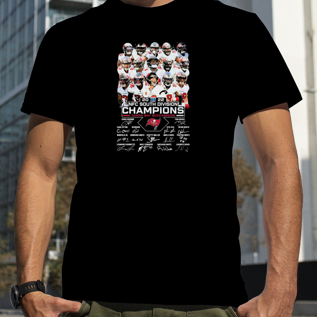 Tampa Bay Buccaneers Team 2022 NFC South Division Champions Signatures Shirt