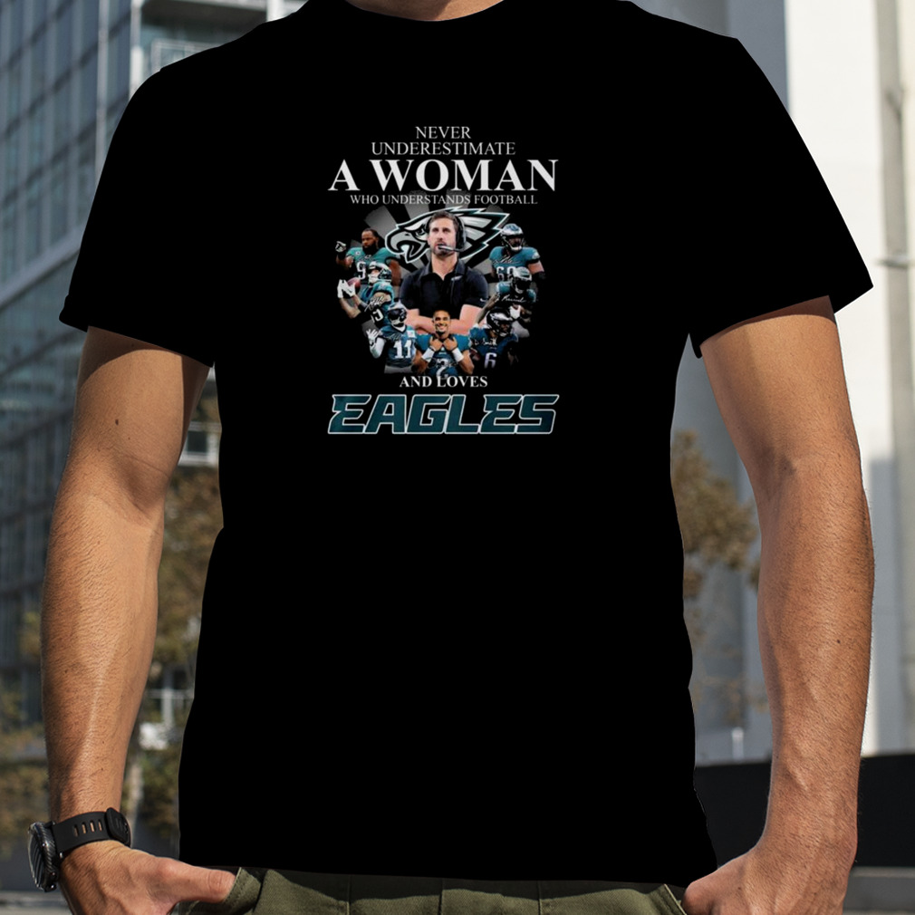 never underestimate a woman who understands football and loves philadelphia eagles 2023 signatures shirt