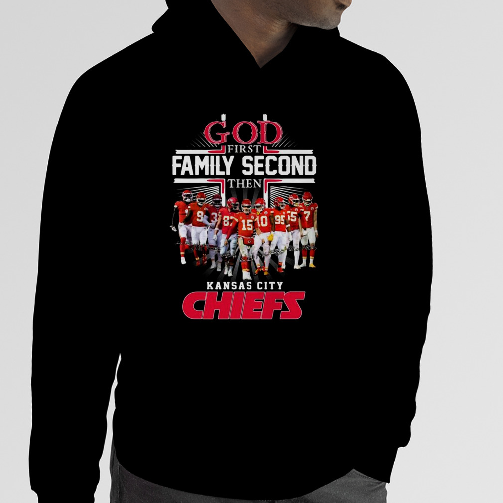 God First Family Second Then Kansas City Chiefs Signatures Shirt ⋆ Vuccie