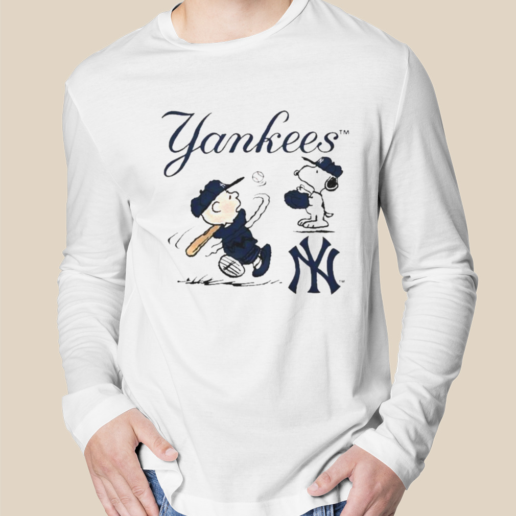 Snoopy and Charlie Brown seeing New York Yankees city shirt