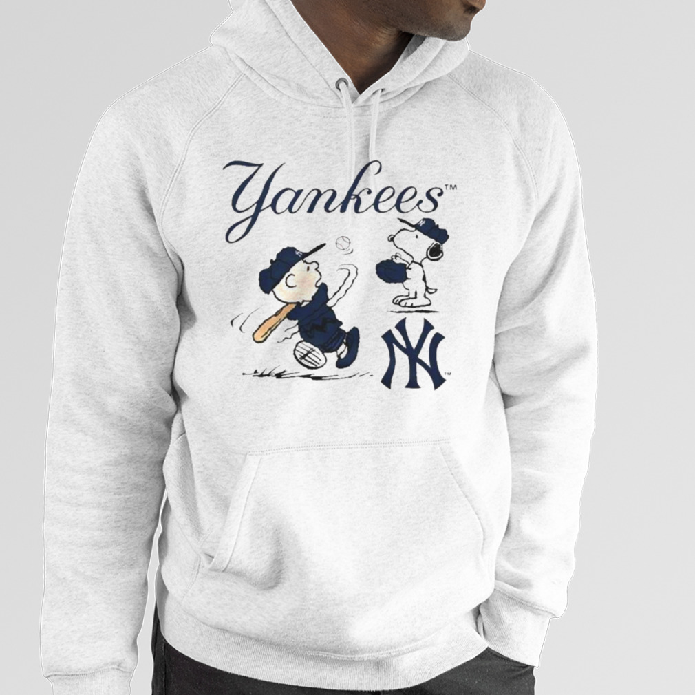 Charlie Brown And Snoopy Playing Baseball New York Yankees 2023 Shirt