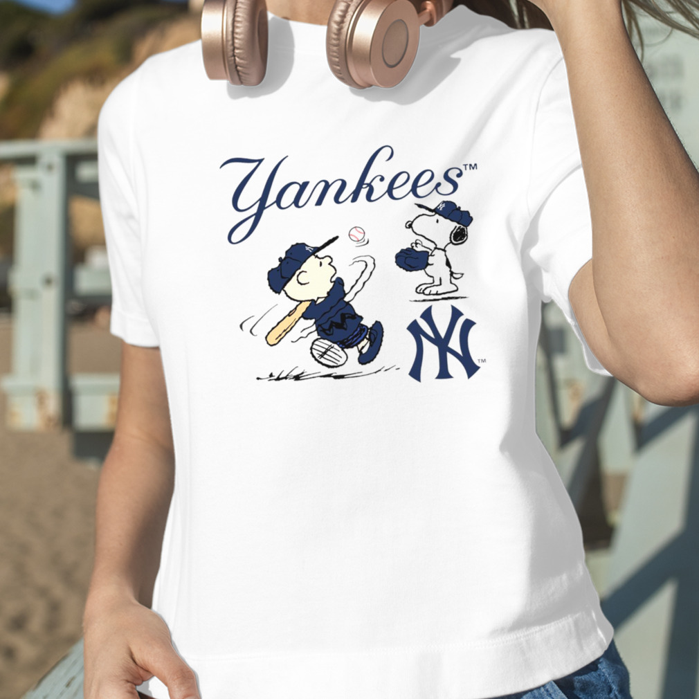 Peanuts Snoopy And Charlie Brown Playing Baseball New York Yankees Ornament  - Teespix - Store Fashion LLC