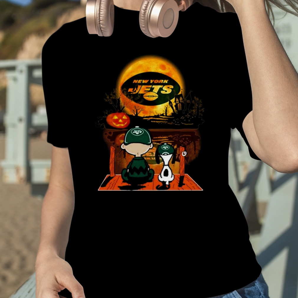 Charlie Brown And Snoopy Watching New York Jets Halloween T-Shirt