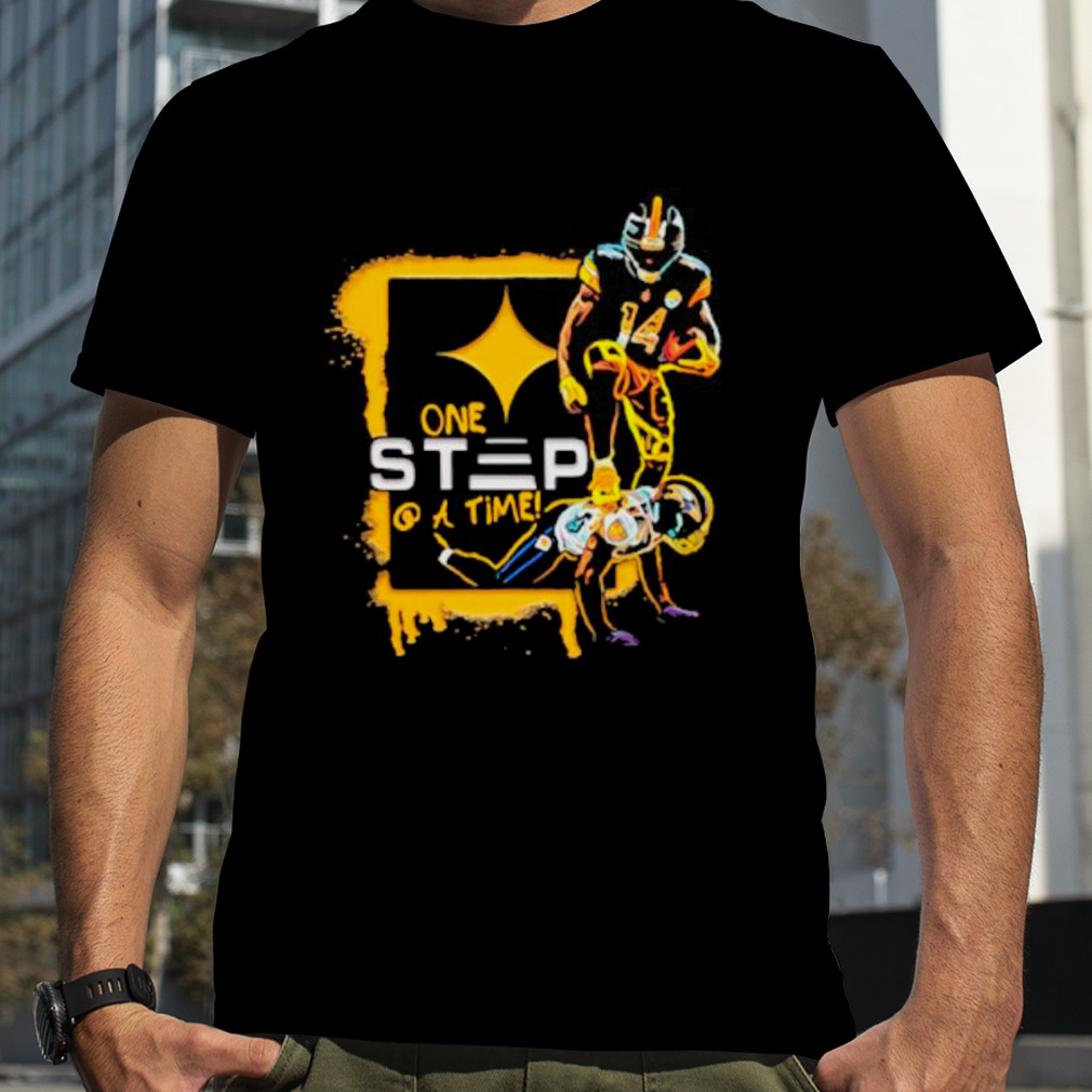 Pittsburgh Steelers Dad A Son's First Hero A Daughter's First Love T-Shirt  - T Shirt Classic