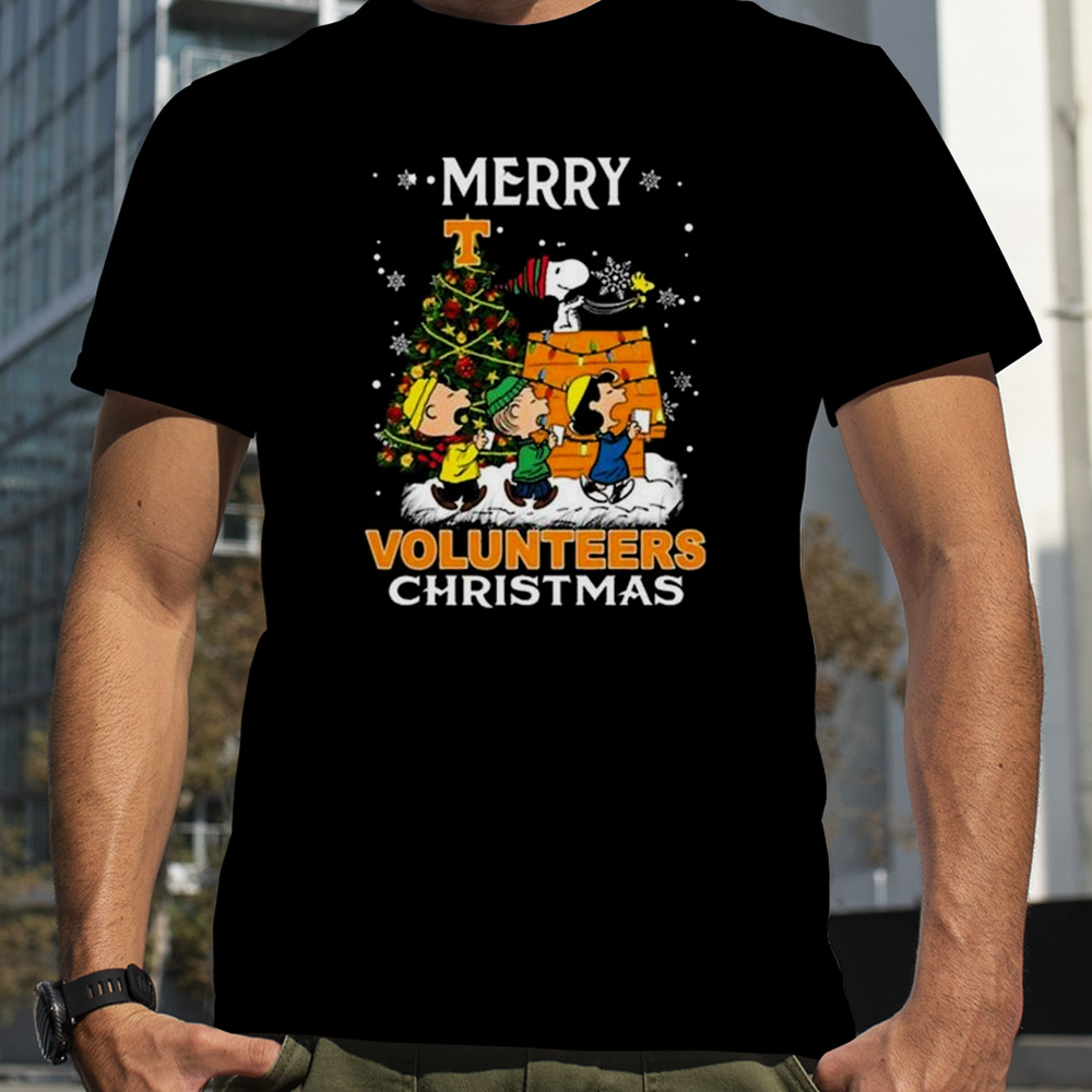 Get Now Tennessee Volunteers Snoopy And Friends Merry Christmas Shirt